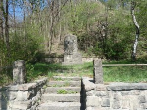 pomník padlým v radotínském údolí